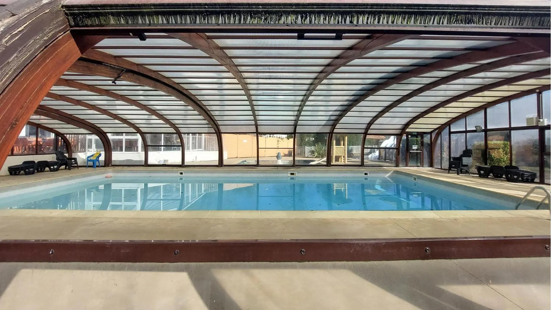 Nice Stacaravan In Carnac Kamp alanı